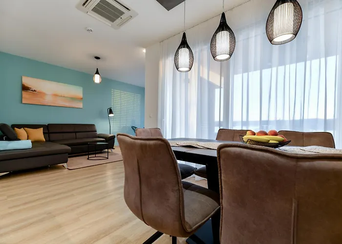 Crowonder & Oaza With Heated Swimming Pool And Sauna