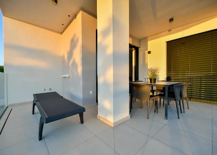 Crowonder & Oaza With Heated Swimming Pool And Sauna 4*