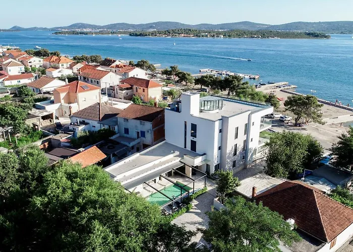Crowonder & Oaza With Heated Swimming Pool And Sauna 4* Turanj