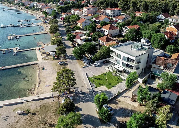 Crowonder & Oaza With Heated Swimming Pool And Sauna Aparthotel 4*